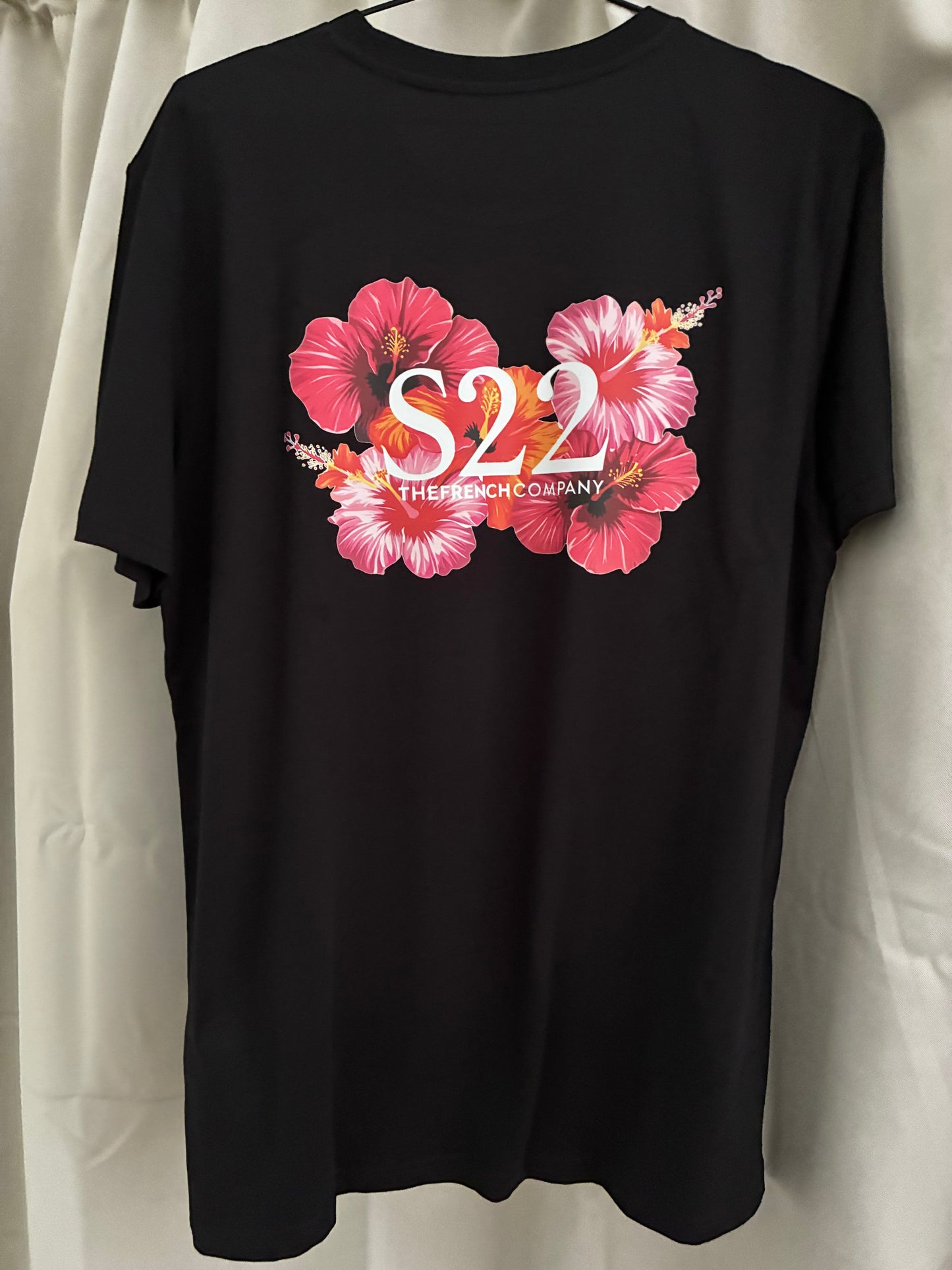 T-Shirt Regular black fleur