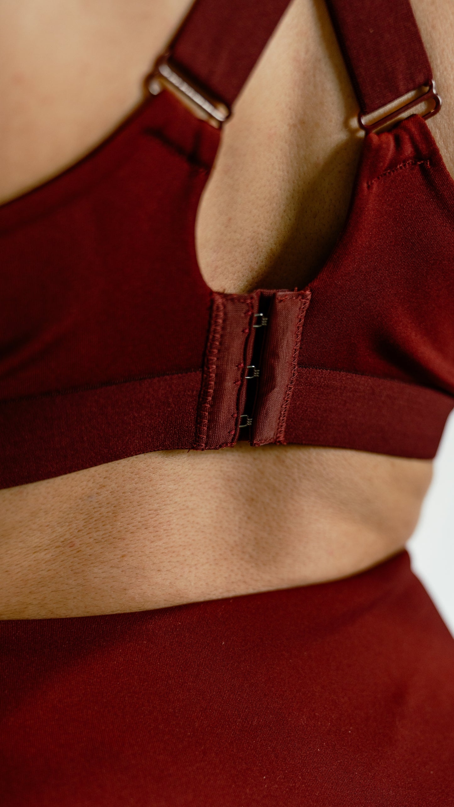 Brassière Femme, Lie de vin