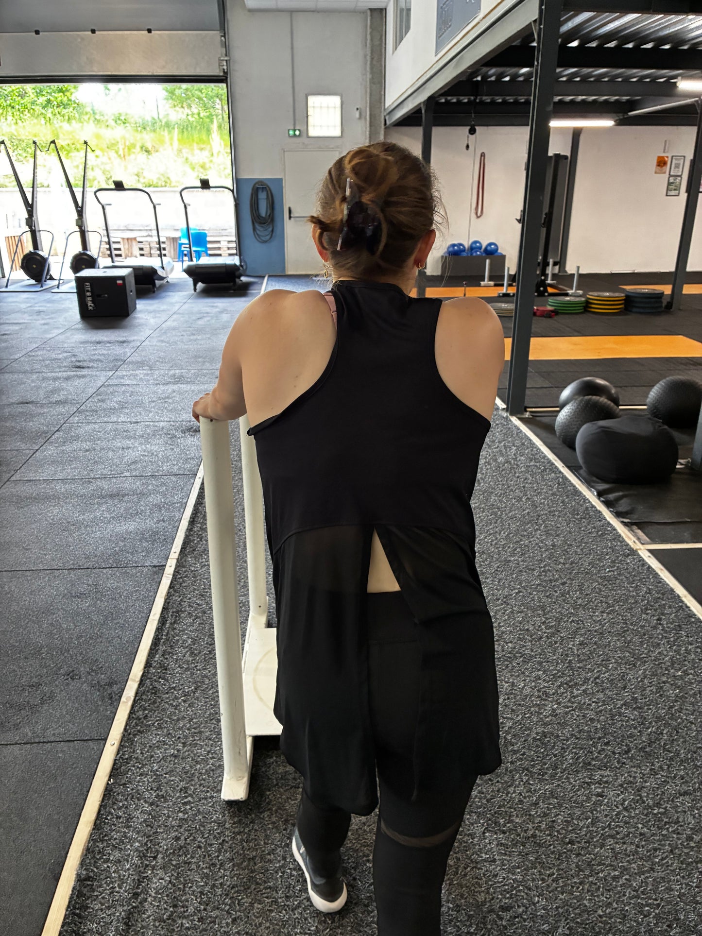 Débardeur femme ouvert dans le dos