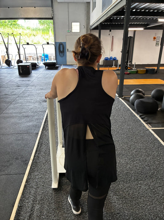 Débardeur femme ouvert dans le dos